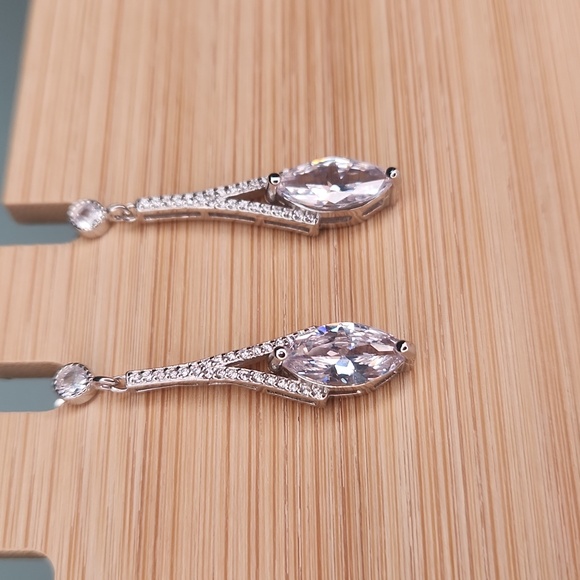 NWT Ryze White Frost Cubic Zirconia .925 Sterling Silver Dangle Earrings - Picture 3 of 9